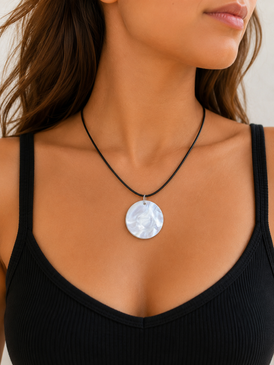 Collier acrylique blanc brillant