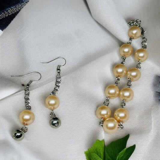 Bracelet et boucles d'oreilles perlé